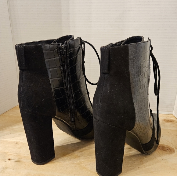 Women's Shoedazzle Ankle Boots - Picture 3 of 5